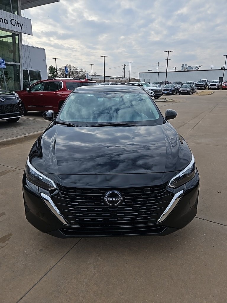 Used 2025 Nissan Sentra SV image 2