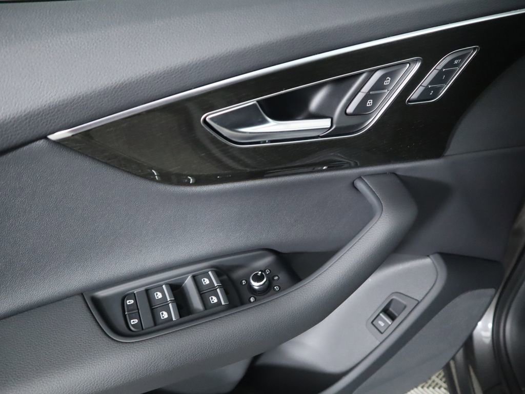 Certified 2025 Audi Q7 2.0T Premium image 25