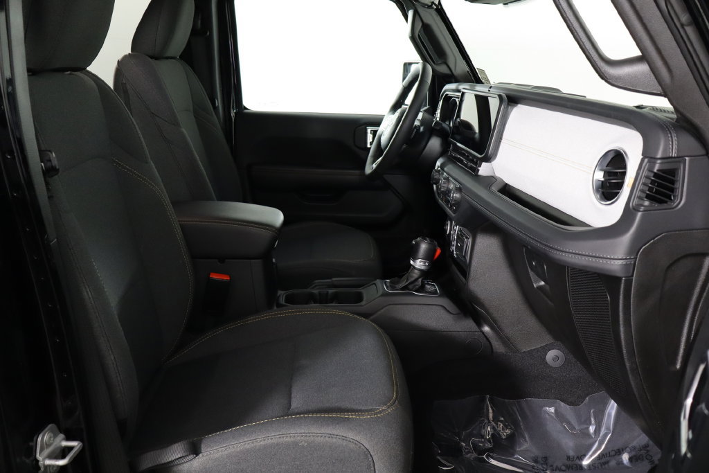 Used 2025 Jeep Wrangler Unlimited Sahara AWD/4WD image 18