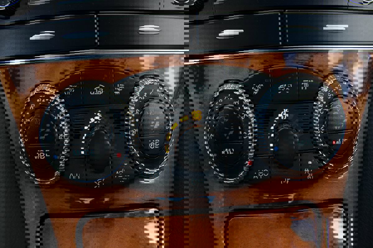 Used 2011 Mercedes-Benz SL 550 image 28