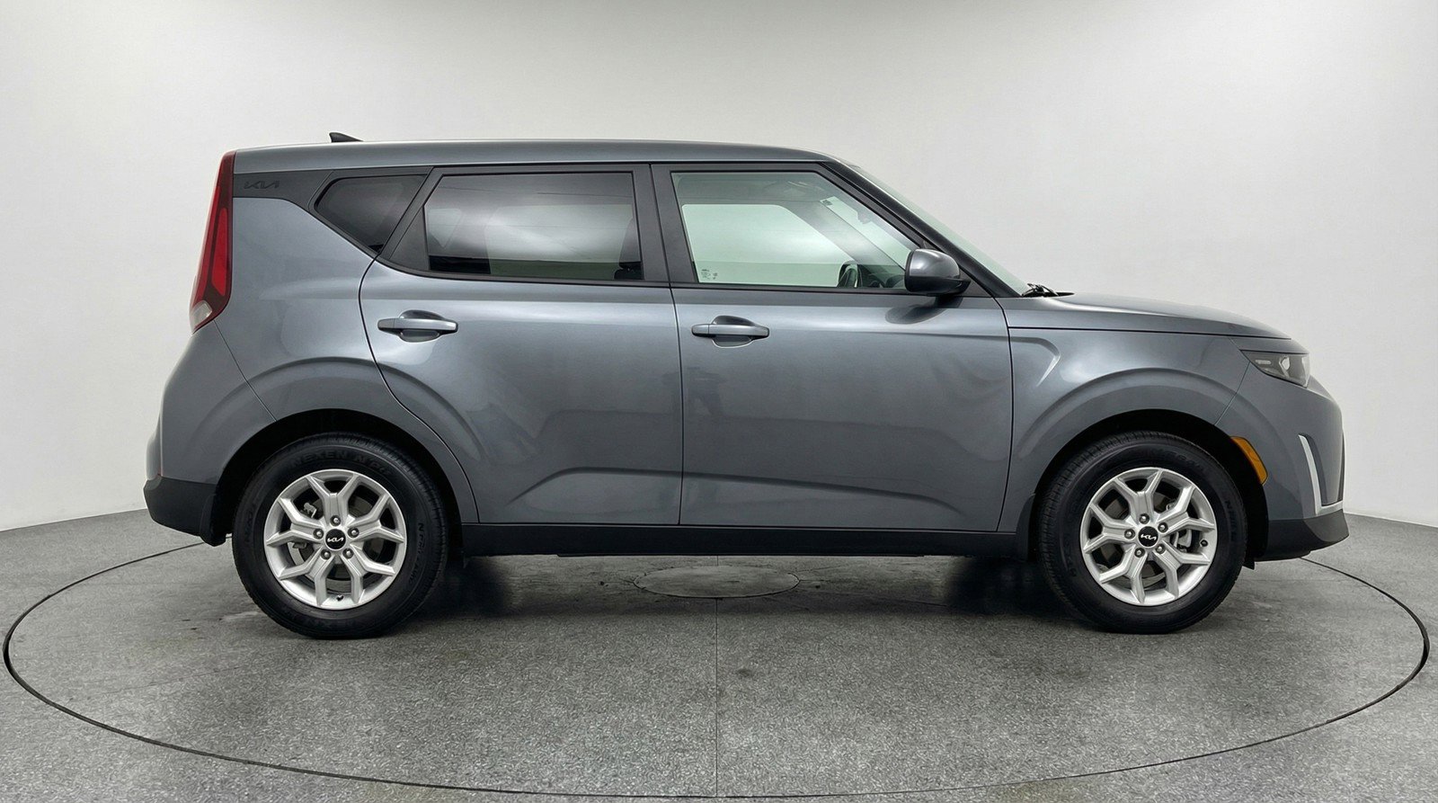Used 2025 Kia Soul LX w/ LX Technology Package image 11