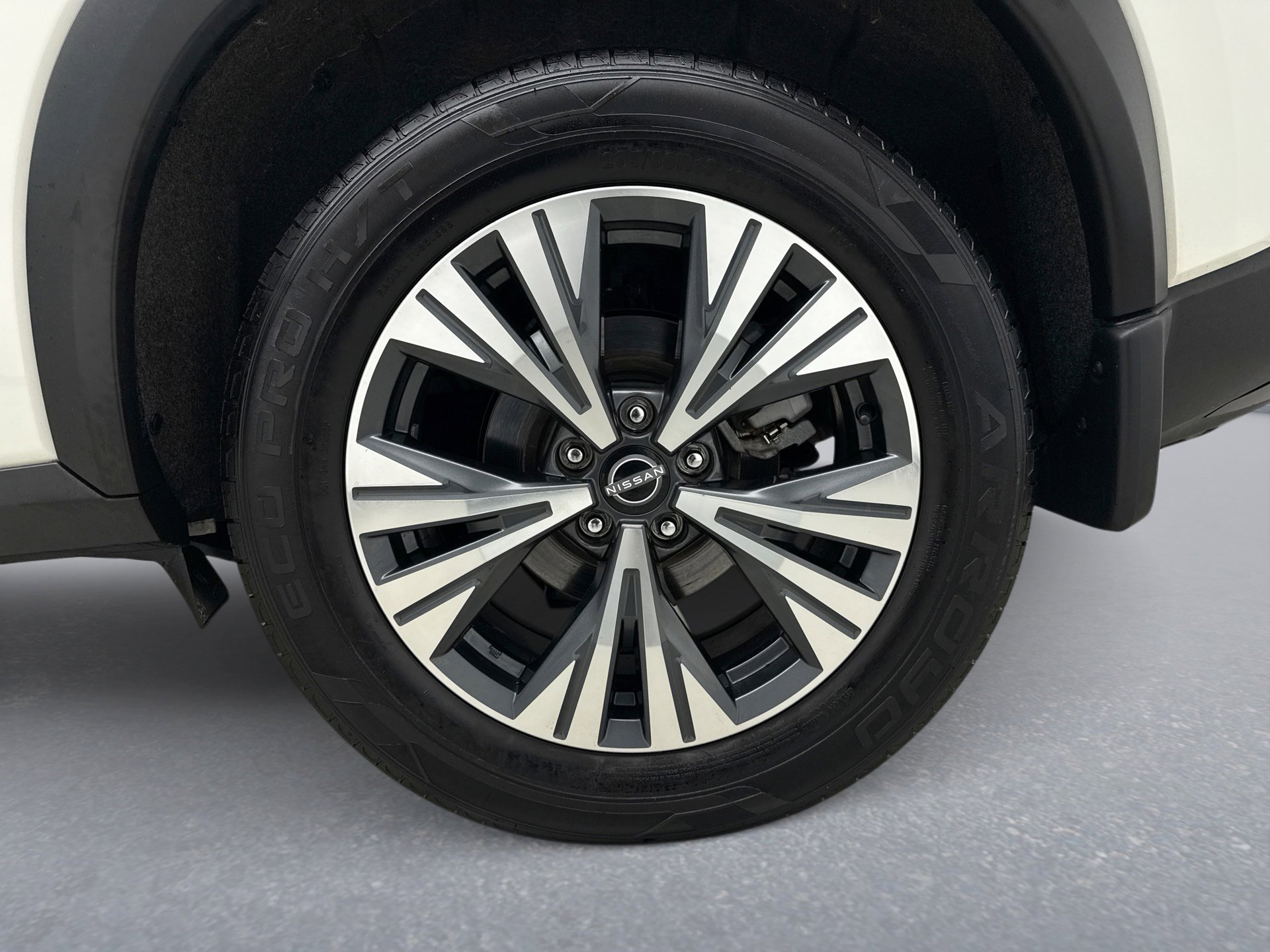 Used 2023 Nissan Rogue SV image 24