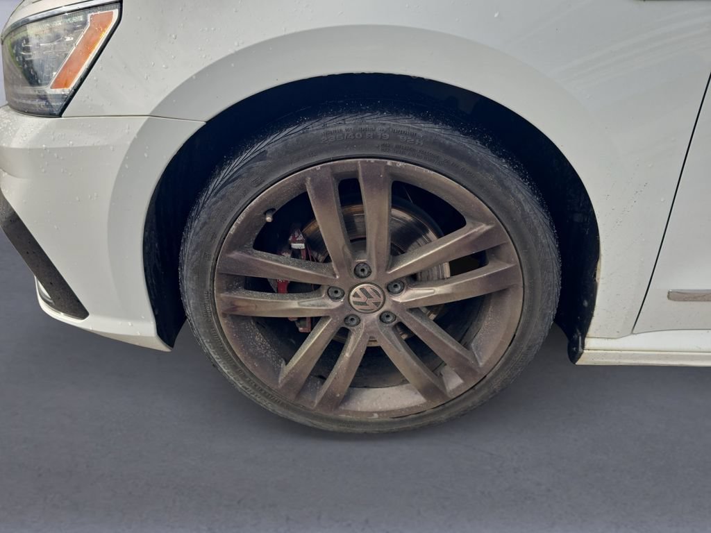 Used 2017 Volkswagen Passat 1.8T R-Line FWD image 11