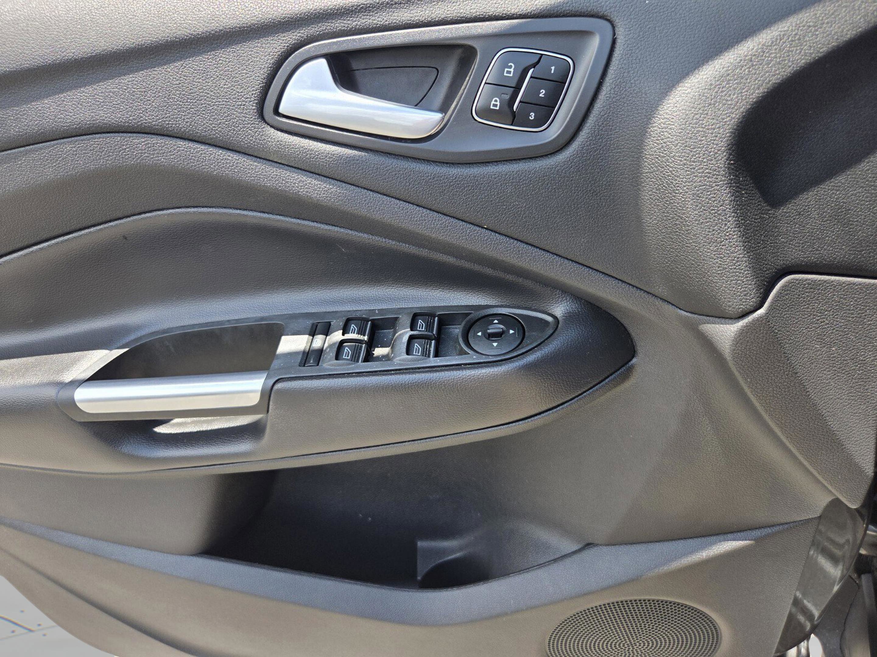 Used 2017 Ford Escape Titanium FWD image 18