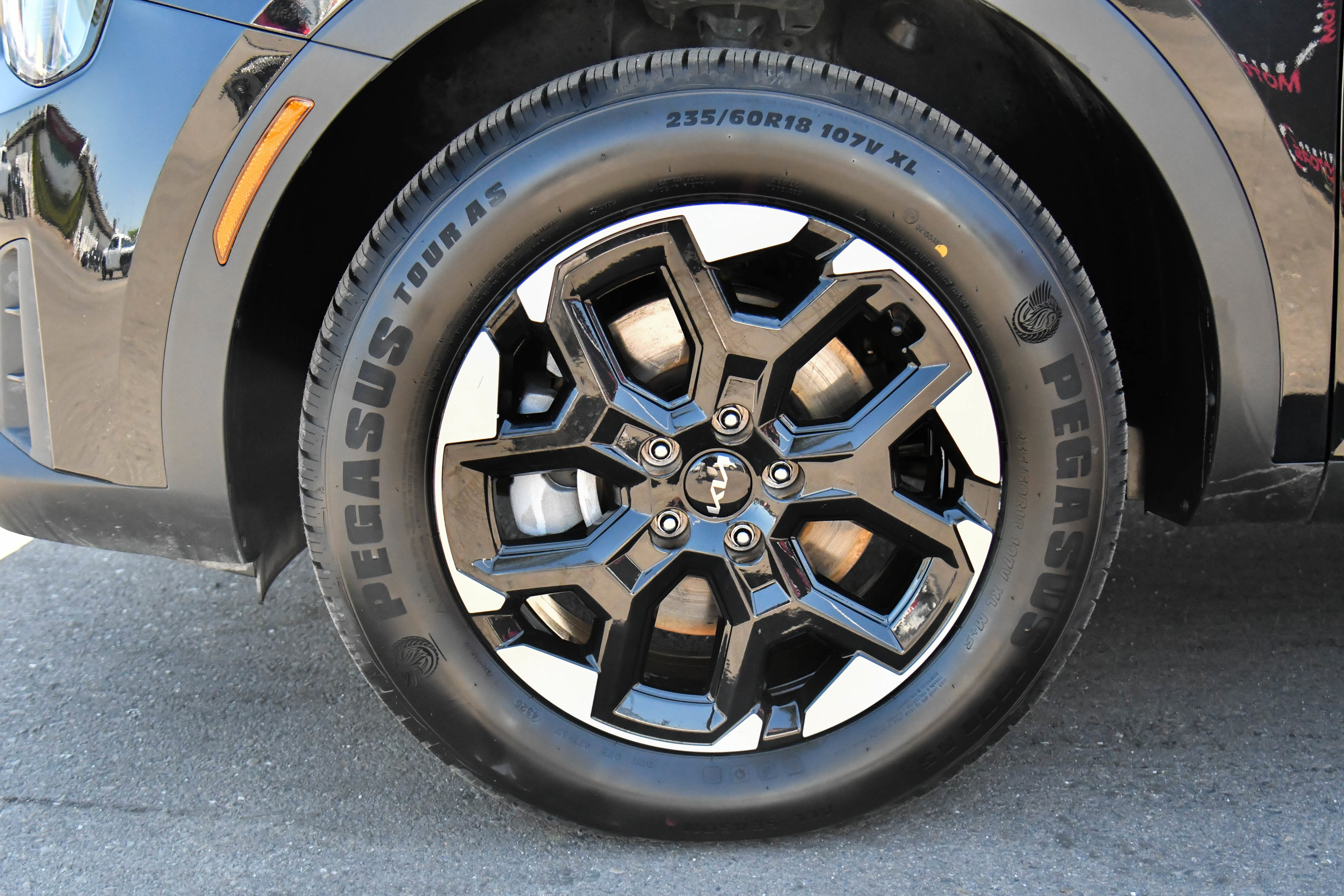 Used 2024 Kia Sorento S image 12