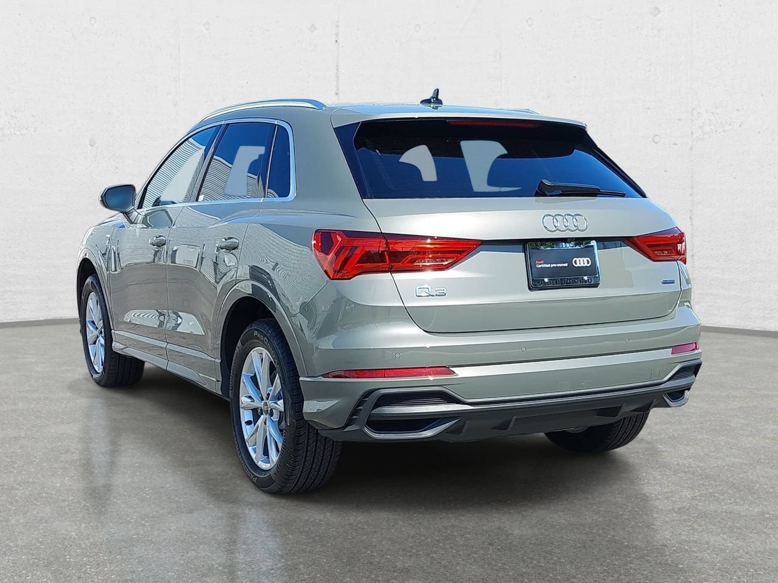 Certified 2025 Audi Q3 2.0T Premium w/ Convenience Package AWD/4WD image 7