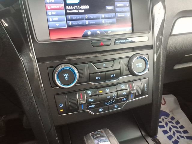 Used 2016 Ford Explorer XLT w/ Equipment Group 201A AWD/4WD image 21