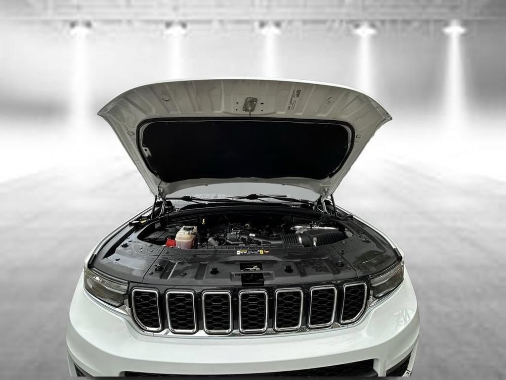 Certified 2022 Jeep Grand Cherokee L Limited RWD image 30