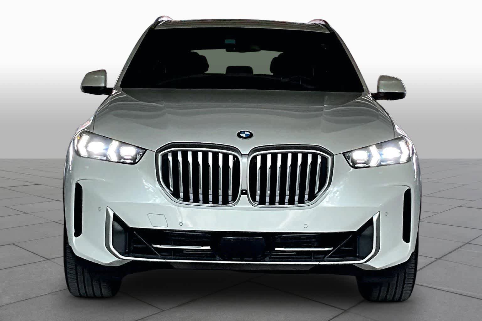 Certified 2025 BMW X5 sDrive40i w/ Climate Comfort Package RWD image 3