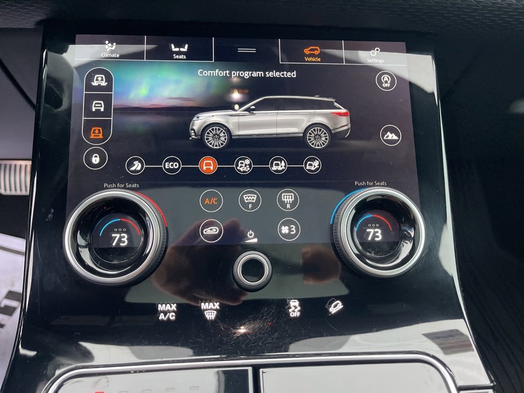 Used 2018 Land Rover Range Rover Velar R-Dynamic SE image 28