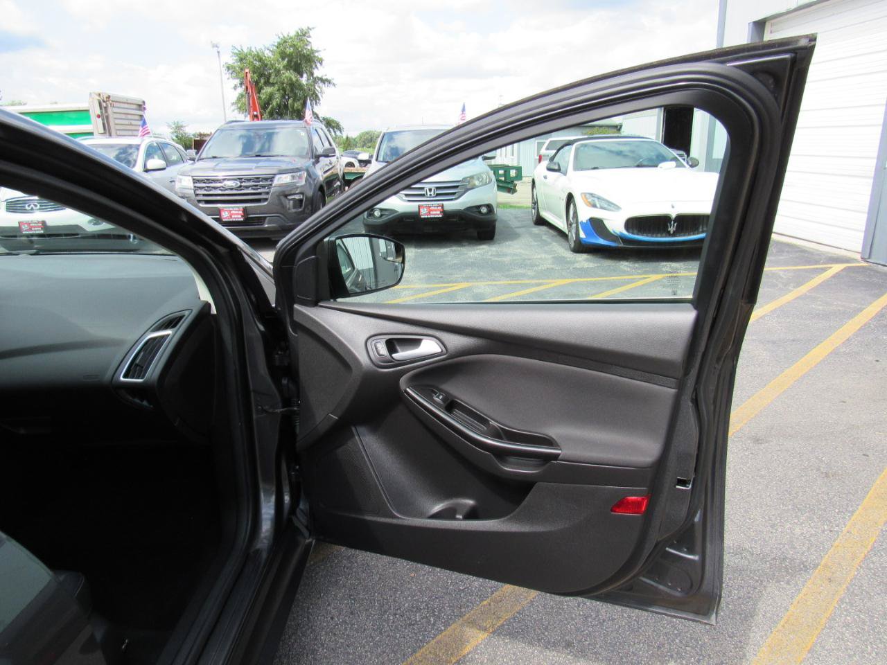 Used 2017 Ford Focus Titanium FWD image 33