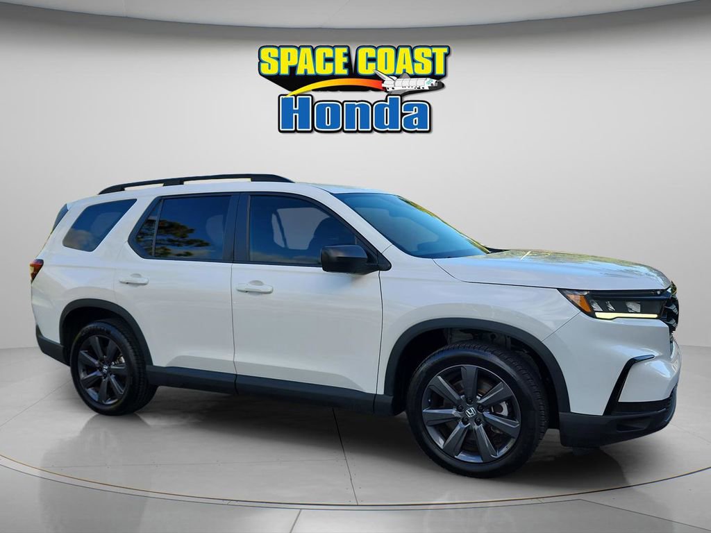Used 2025 Honda Pilot Sport image 5