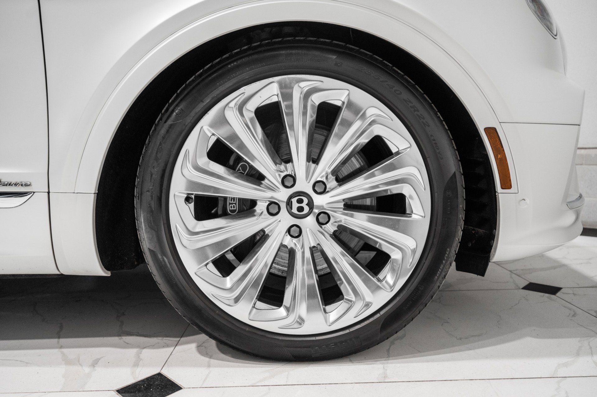 Used 2023 Bentley Bentayga image 17