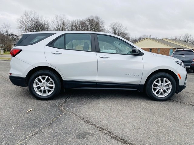 Used 2022 Chevrolet Equinox LS image 4