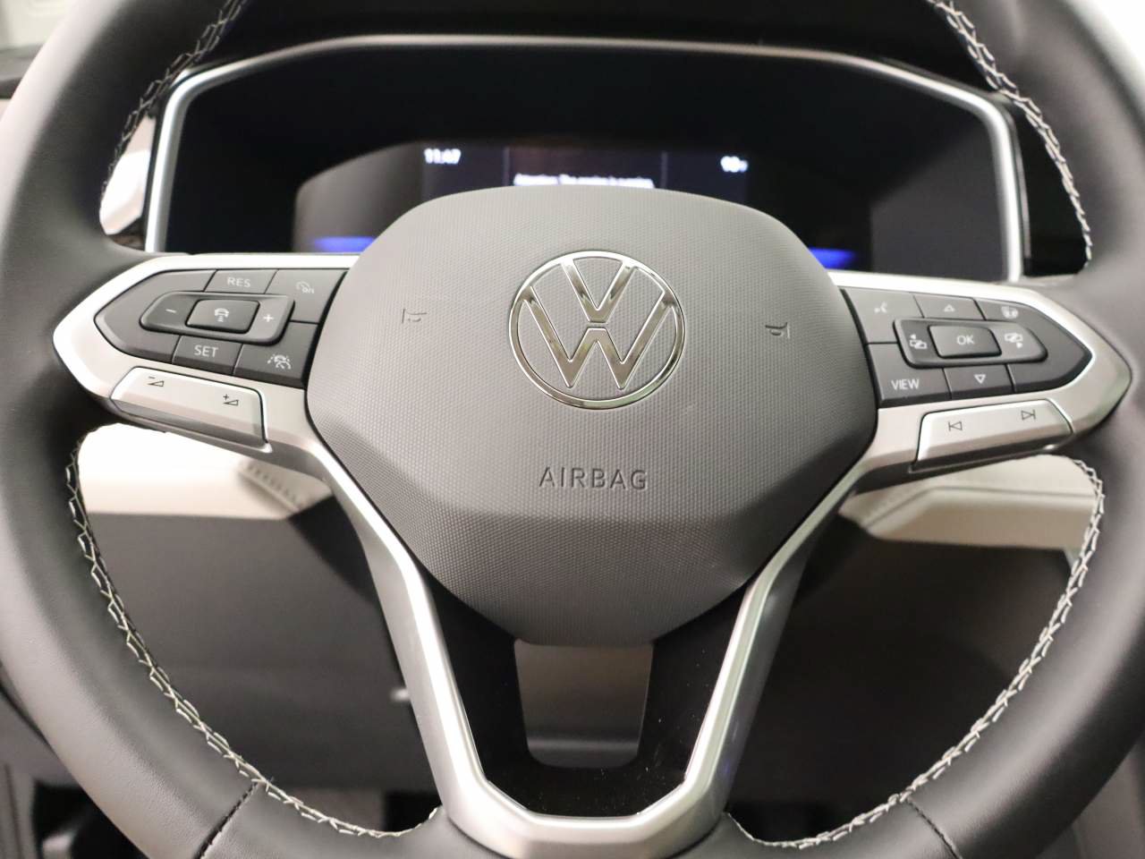 New 2026 Volkswagen Taos SE FWD image 11