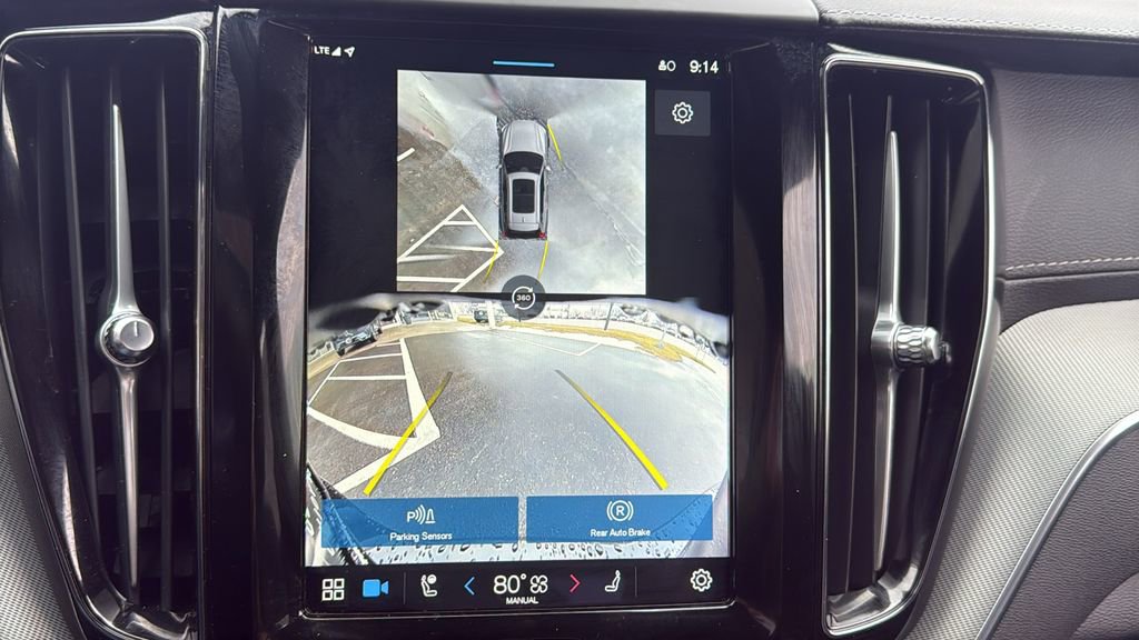 Certified 2024 Volvo XC60 B5 Ultimate w/ Climate Package image 18