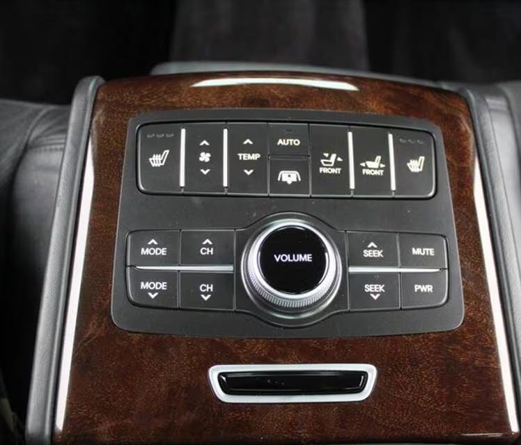 Used 2012 Hyundai Equus Signature image 13