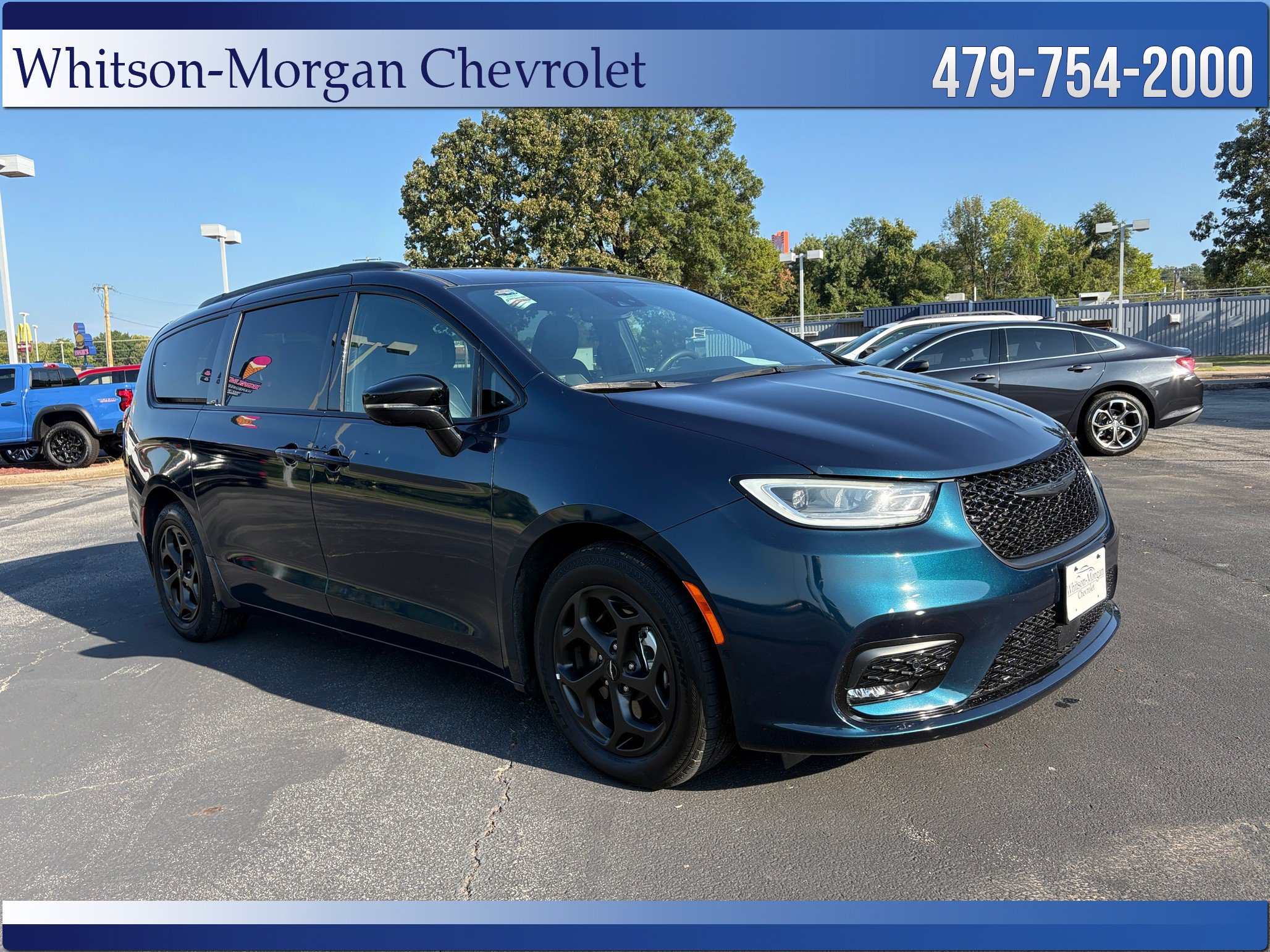 Used 2024 Chrysler Pacifica Premium FWD image 3