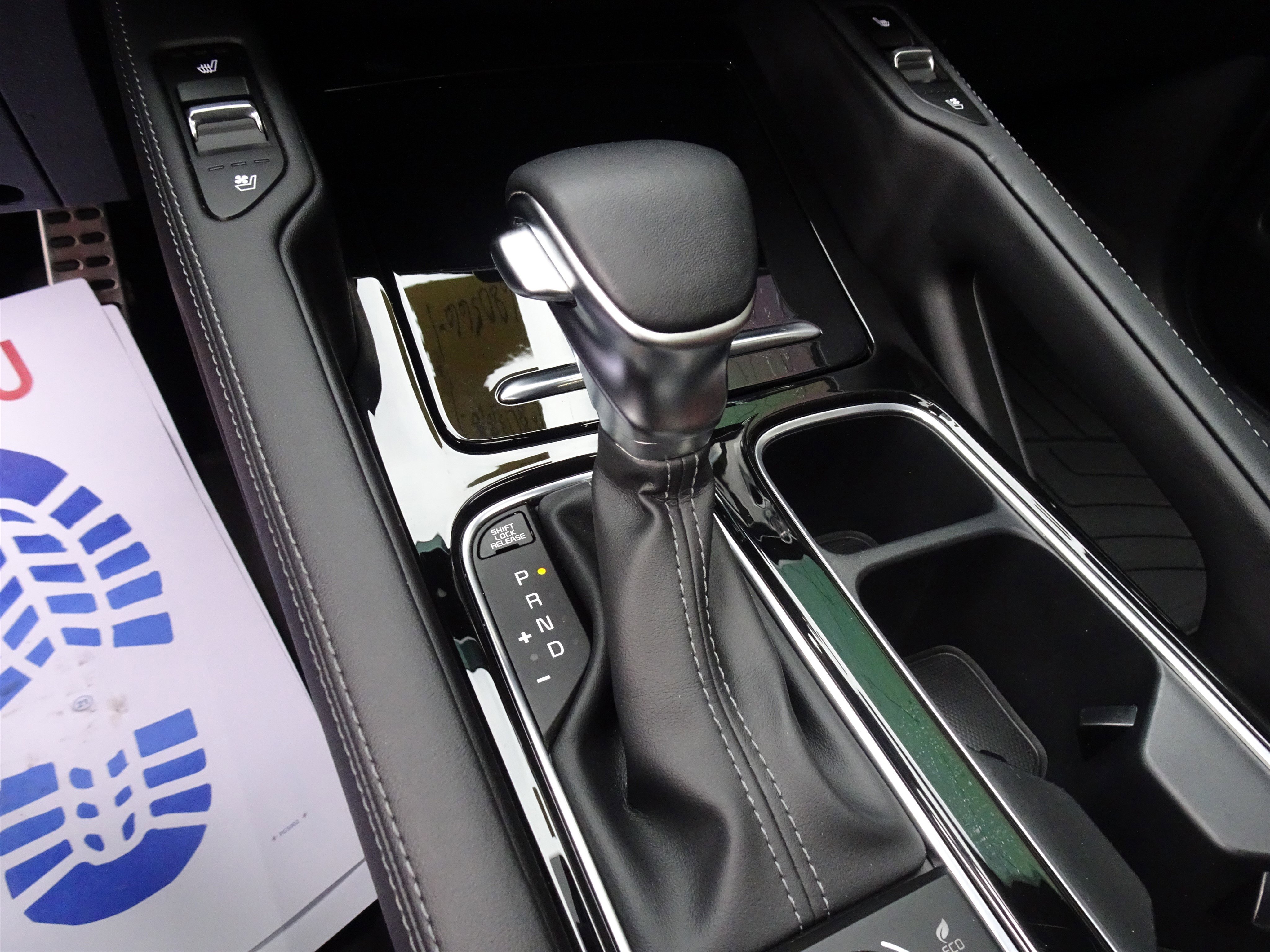 Used 2024 Kia Telluride SX w/ Towing Package image 18