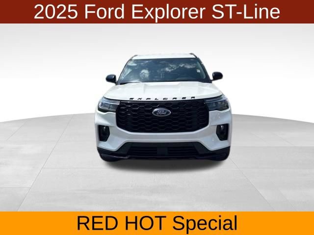 Used 2025 Ford Explorer ST-Line w/ ST-Line Street Pack AWD/4WD image 2
