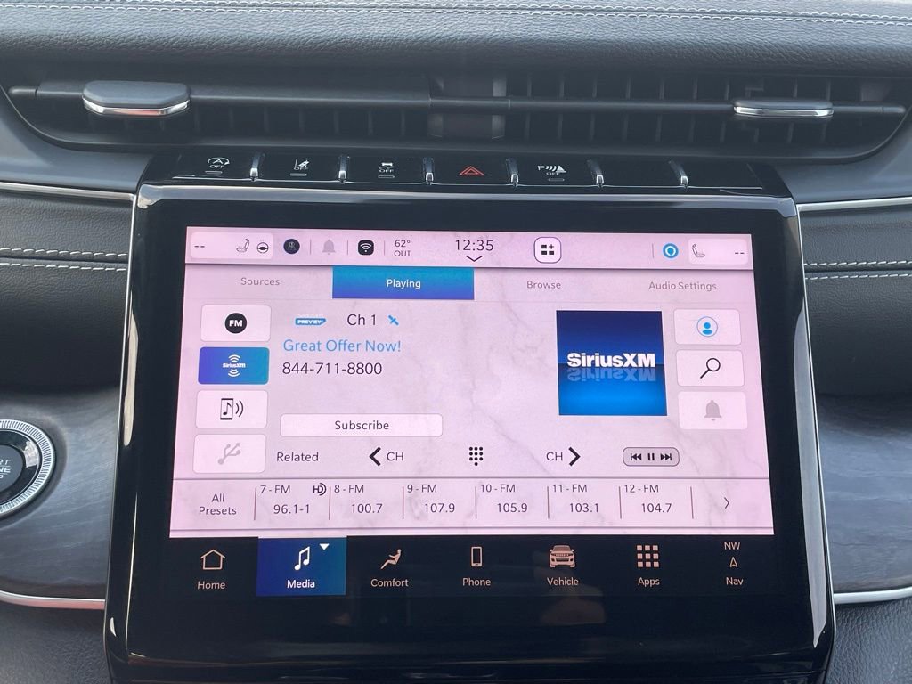 Used 2023 Jeep Grand Cherokee Limited image 37