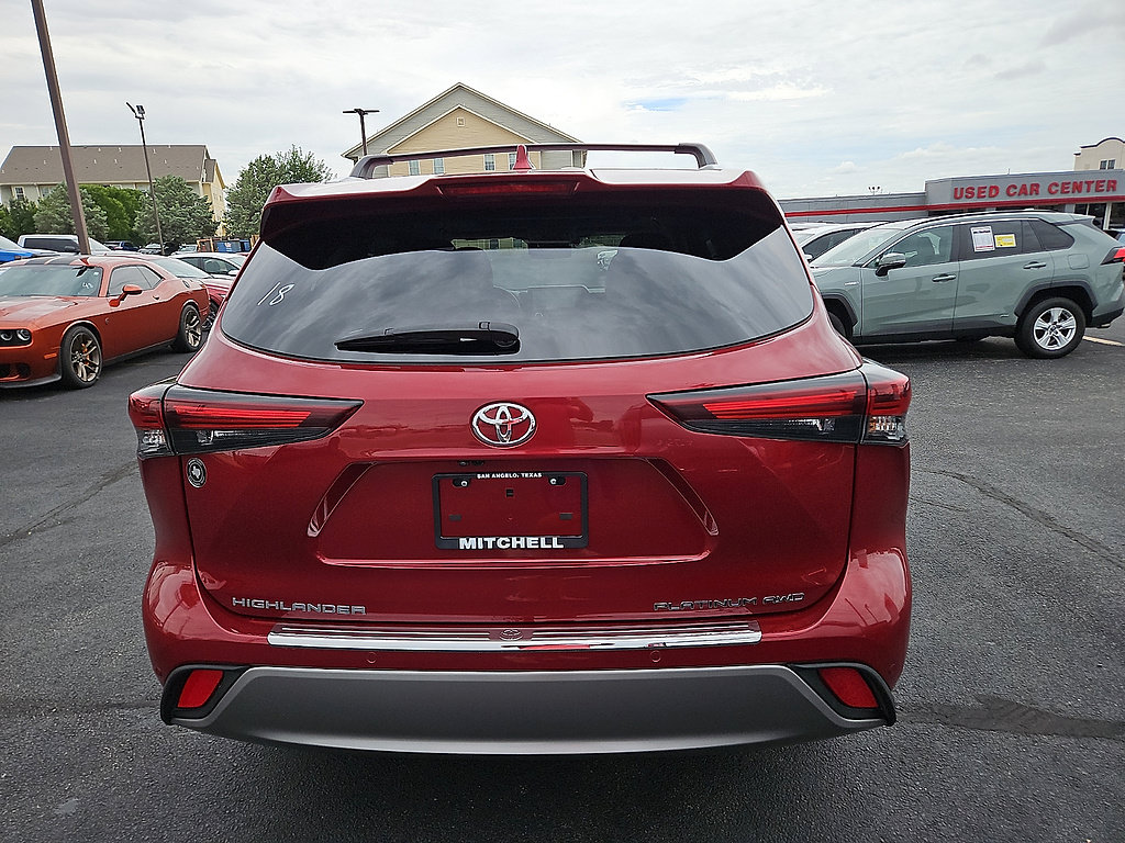 Used 2024 Toyota Highlander Platinum AWD/4WD image 4