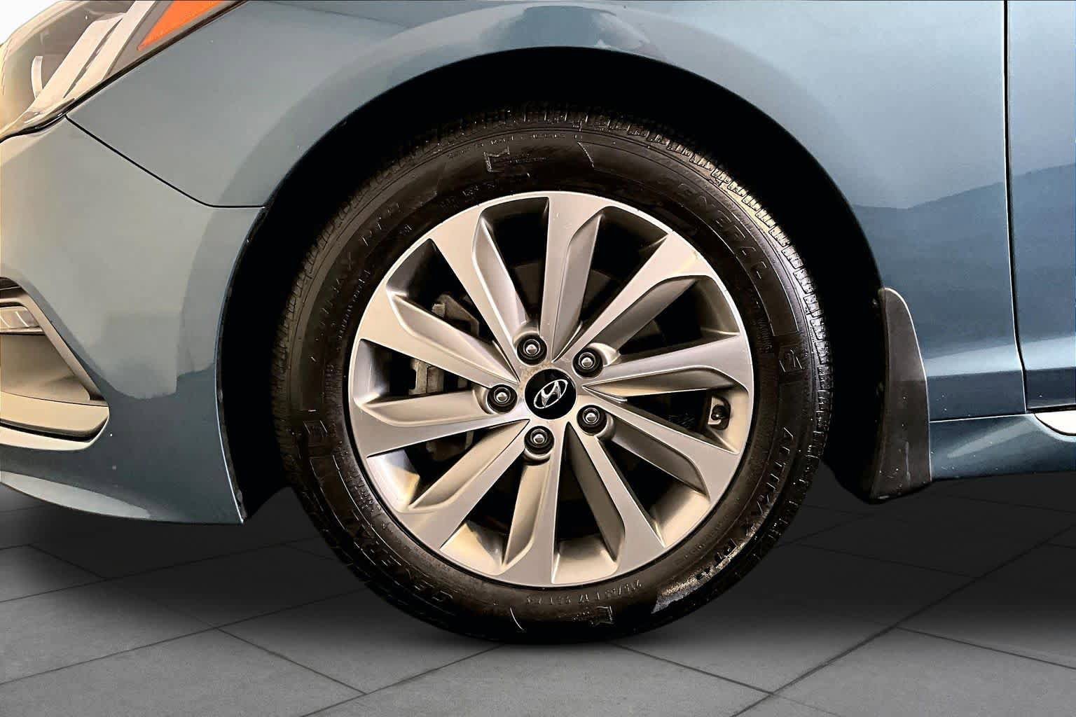 Used 2017 Hyundai Sonata Sport w/ Value Edition Package 02 FWD image 11