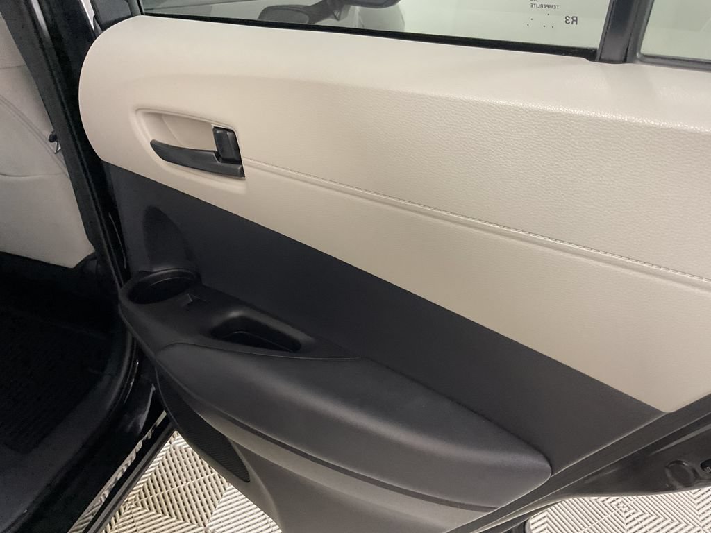 Used 2022 Toyota Corolla Cross LE AWD/4WD image 21