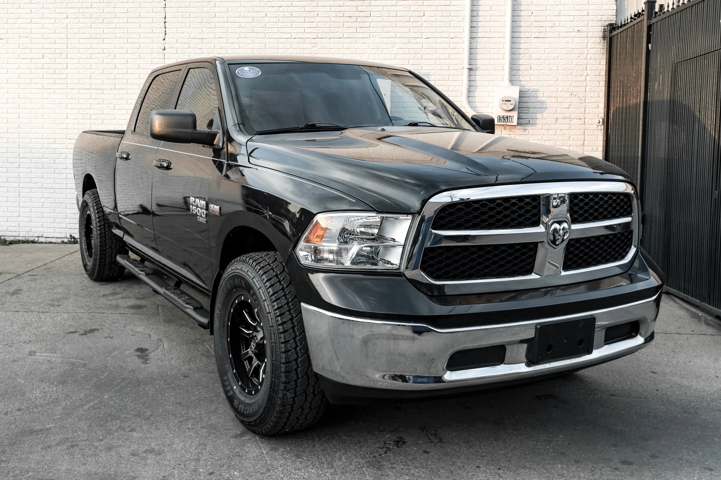 Used 2019 RAM 1500 Classic SLT image 5