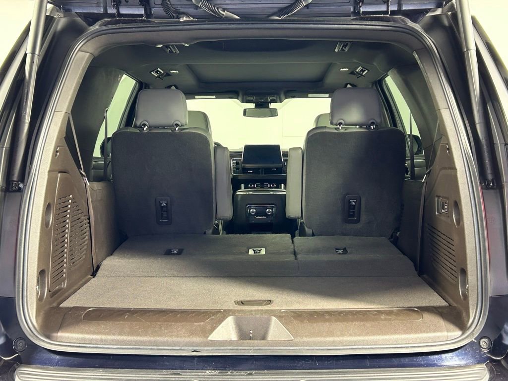 Used 2022 GMC Yukon SLT w/ SLT Premium Package image 13