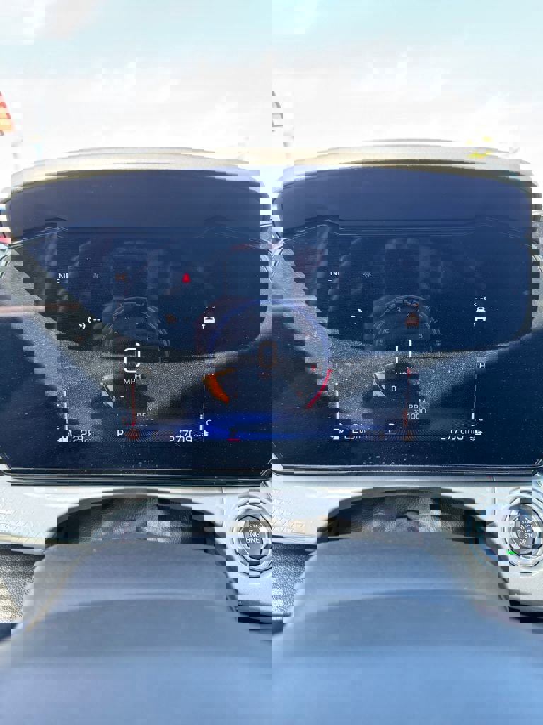 Used 2025 Chevrolet Trax LT w/ LT Convenience Package image 17