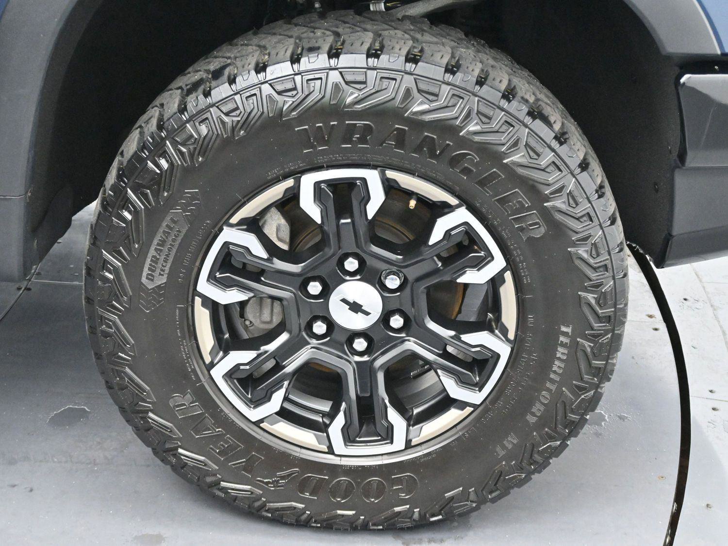 Used 2023 Chevrolet Silverado 1500 ZR2 w/ Technology Package image 34