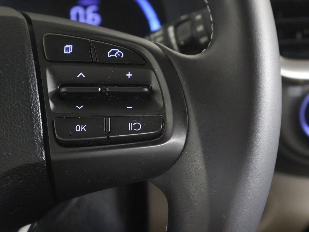 Certified 2024 Hyundai Venue SEL FWD image 36
