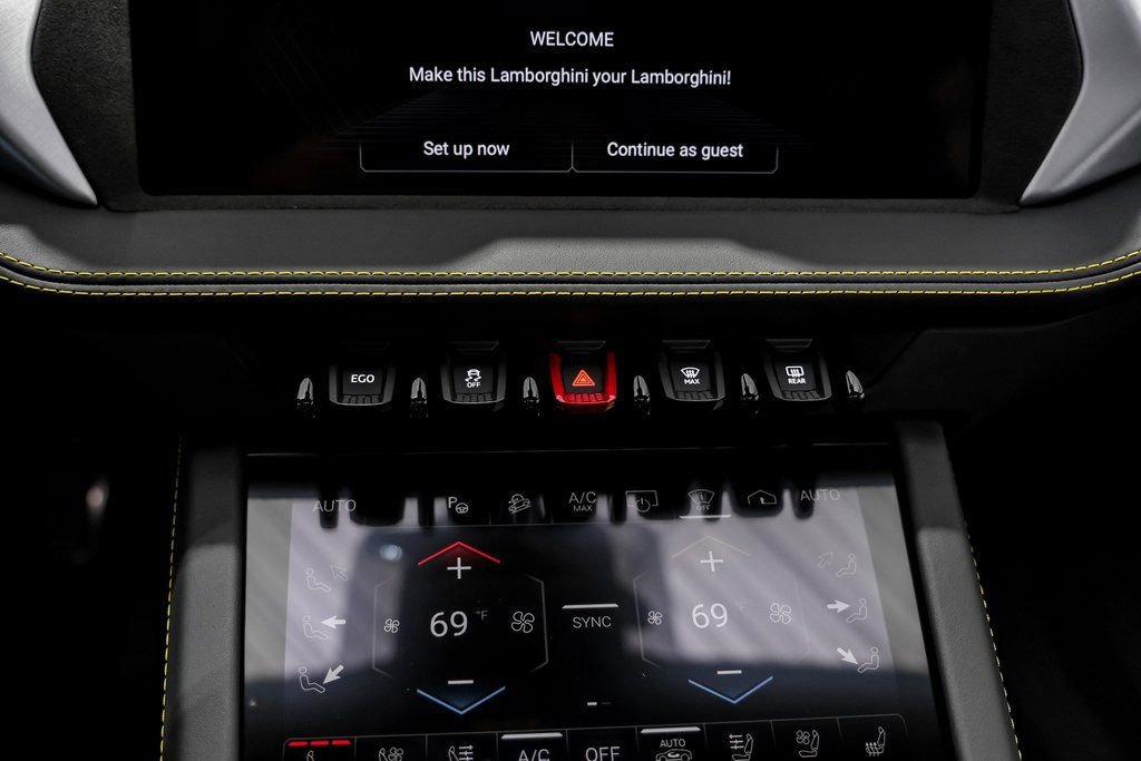 Used 2025 Lamborghini Urus Performante AWD/4WD image 28