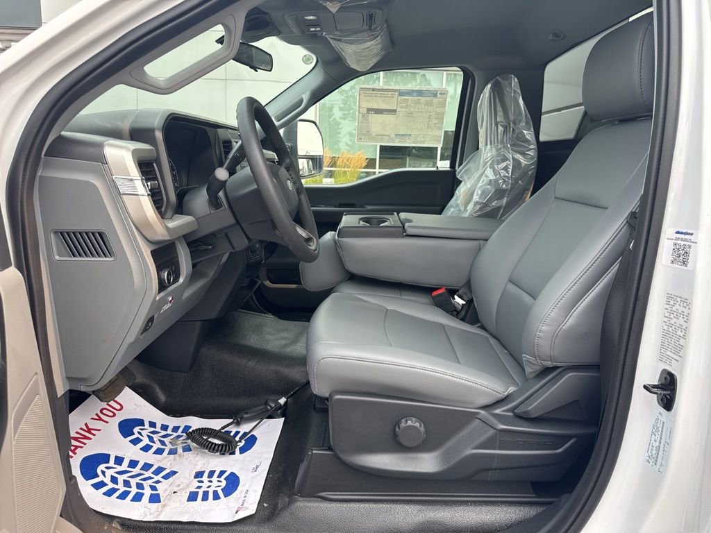 New 2025 Ford F550 4x4 Regular Cab Super Duty image 10