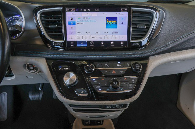 Used 2021 Chrysler Pacifica Touring-L FWD image 13