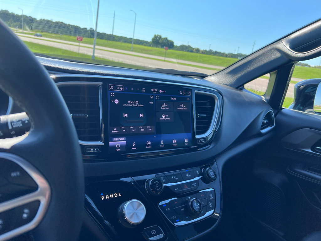 Used 2025 Chrysler Pacifica Select FWD image 25