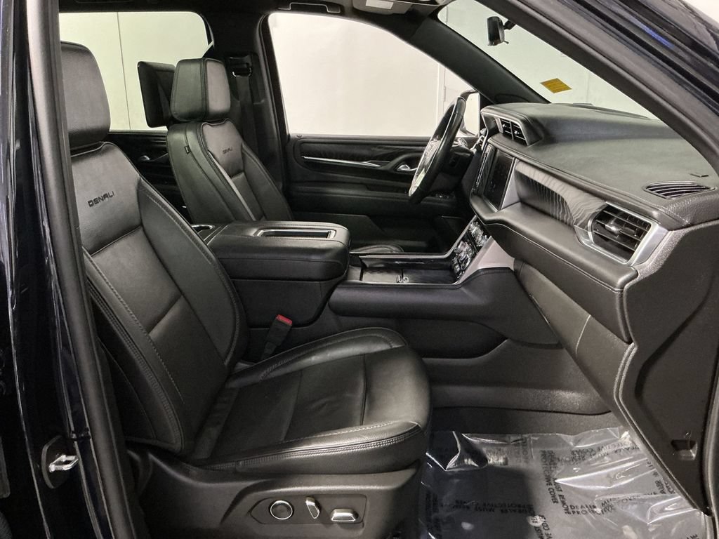 Used 2024 GMC Yukon XL Denali w/ Denali Reserve Package AWD/4WD image 27