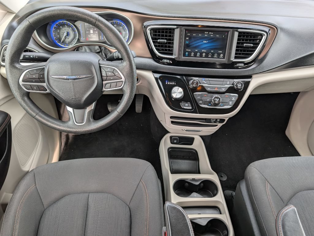 Used 2018 Chrysler Pacifica L FWD image 7