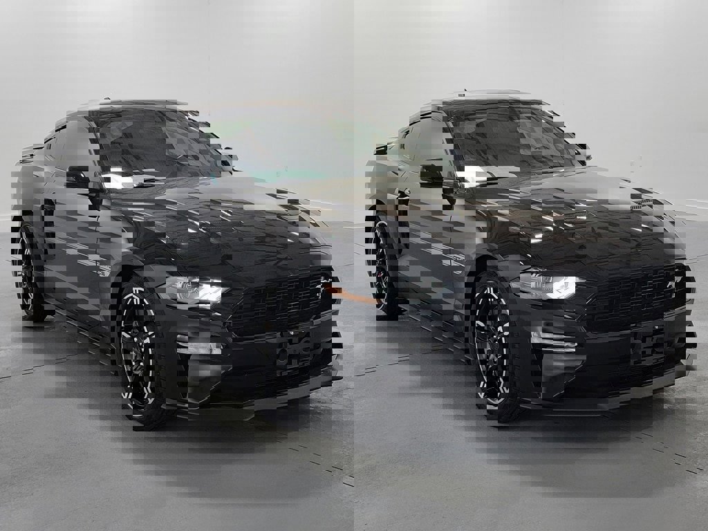 Used 2020 Ford Mustang GT Premium w/ Equipment Group 401A RWD image 2