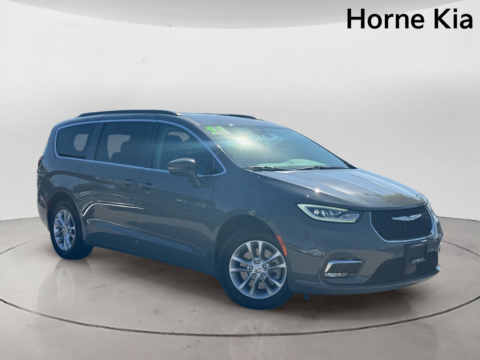 Used 2021 Chrysler Pacifica Touring w/ Cold Weather Group AWD/4WD image 2