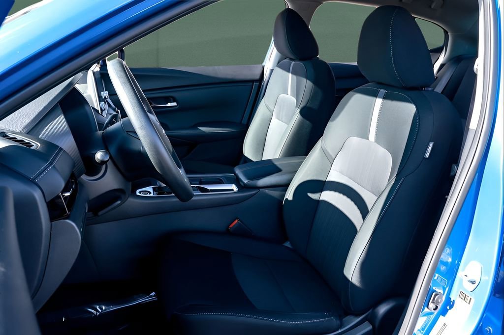Used 2025 Nissan Sentra SV FWD image 11