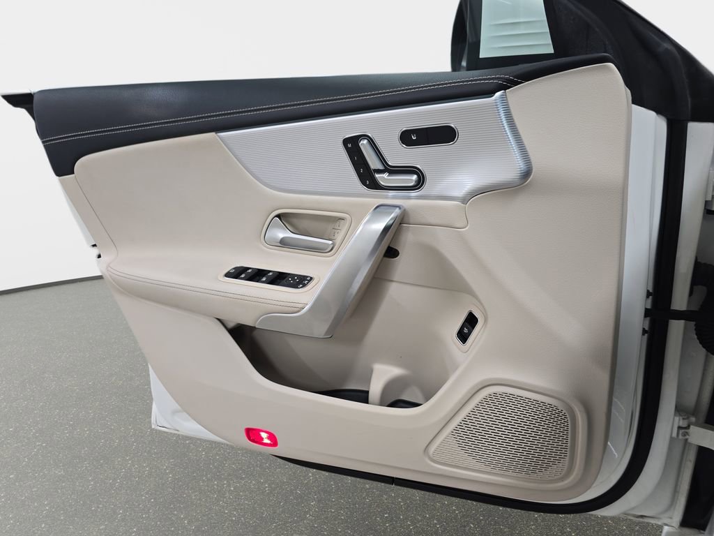 Used 2020 Mercedes-Benz CLA 250 image 27