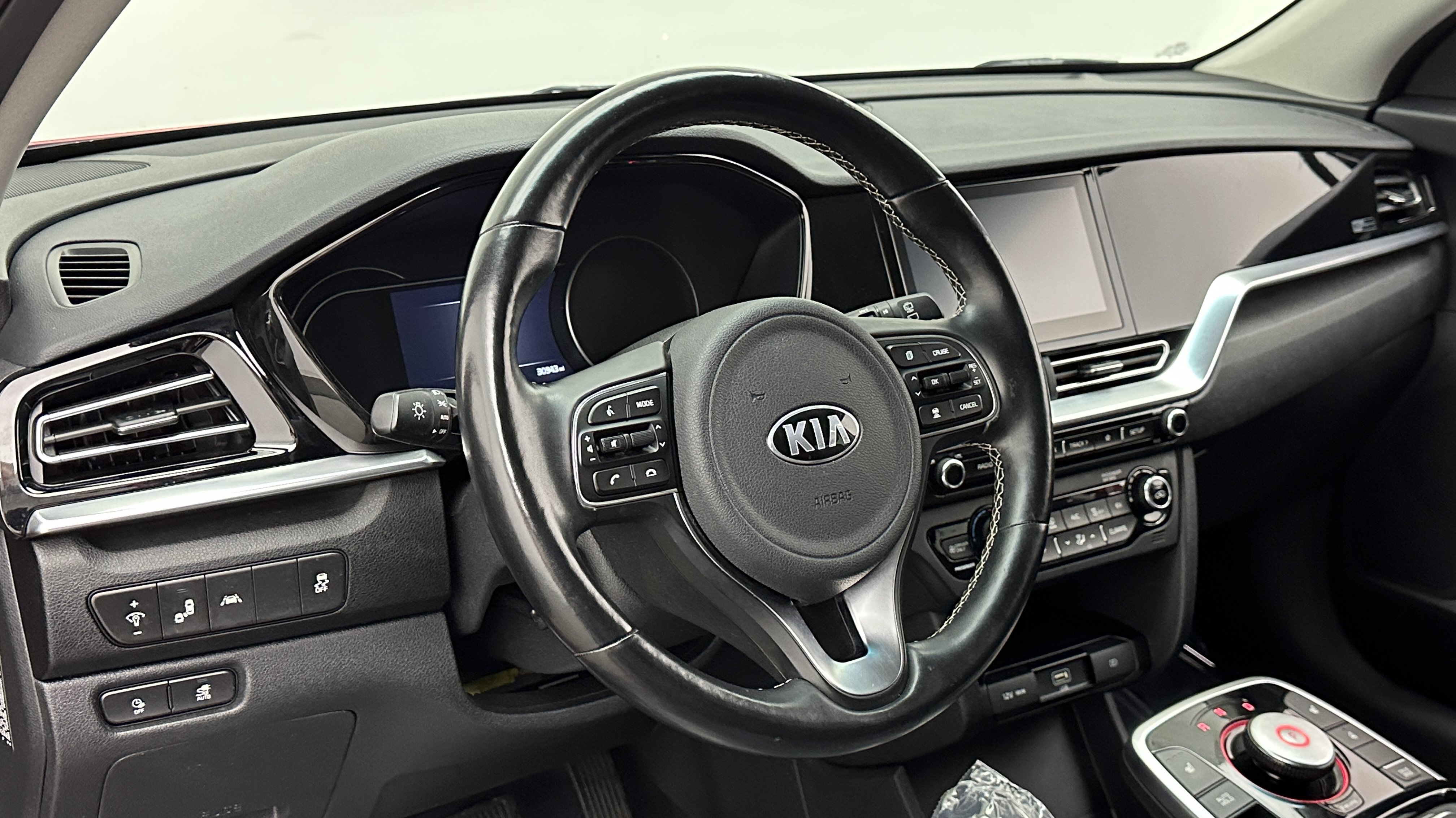 Used 2020 Kia Niro EX w/ Cold Weather Package FWD image 10