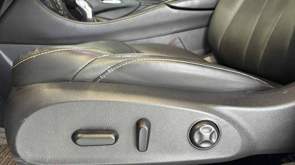 Used 2017 Buick Envision Essence FWD image 23