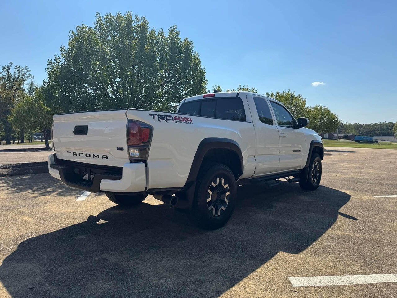 Used 2023 Toyota Tacoma TRD Off-Road AWD/4WD image 8