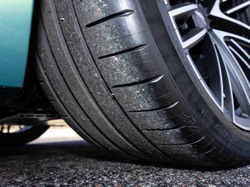 Used 2025 Aston Martin DB12 Volante image 72