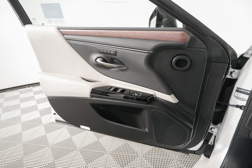 Certified 2023 Lexus ES 300h w/ Premium Package FWD image 12
