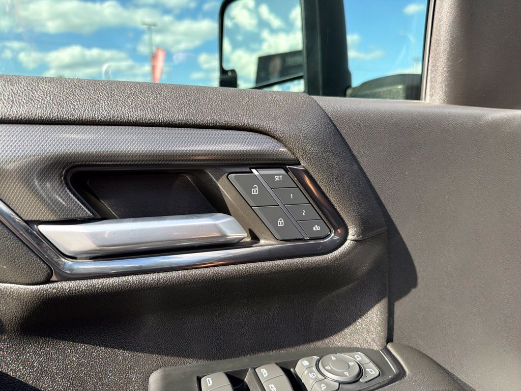 Used 2024 GMC Sierra 2500 AT4 w/ Technology Package AWD/4WD image 12