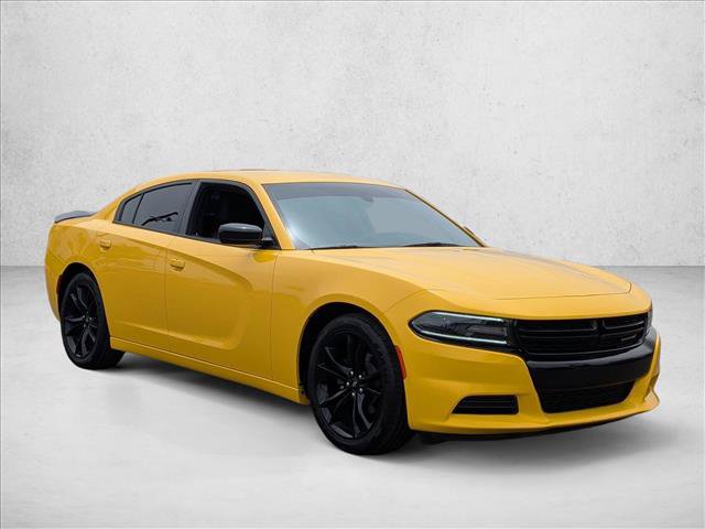Used 2017 Dodge Charger SE w/ Blacktop Package RWD image 3